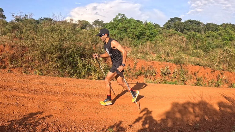 Guia completo para dominar o uso de bastões no TRail Running