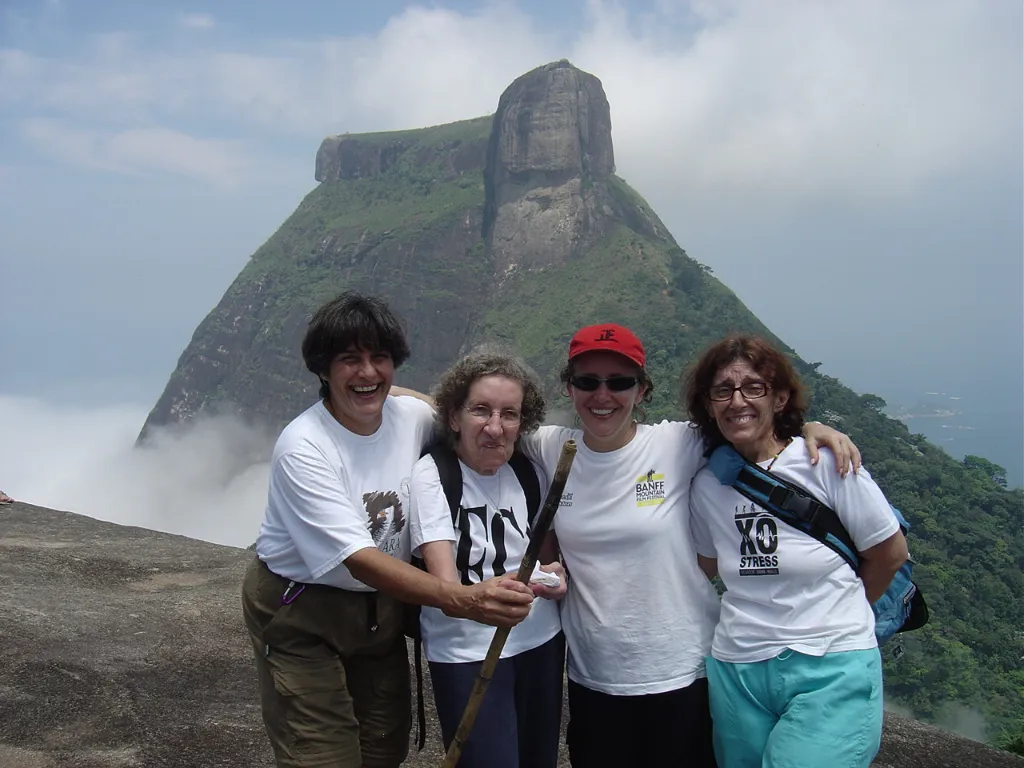 Grupo de mulheres na caminhada na Pedra Bonita - Foto: Dalton Chiarelli